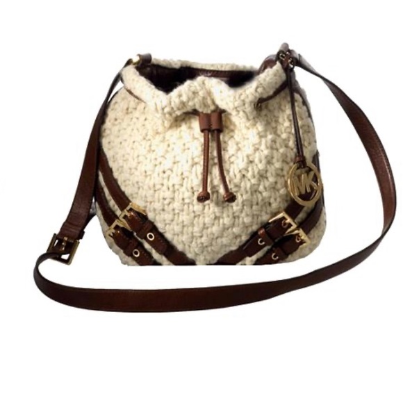 Michael kors milo strap bag! Rare find - Picture 3 of 11